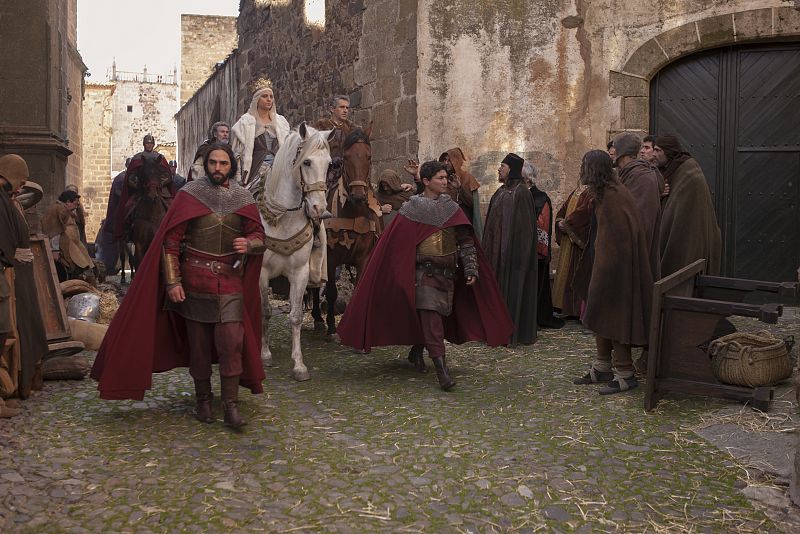 Beltrán de la Cueva ha conseguido su objetivo. Así que Fernando le pide a Isabel que tome Burgos como lo hizo con León