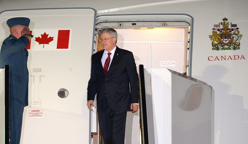 El primer ministro canadiense, Stephen Harper, a su llegada al aeropuerto en San Petersburgo