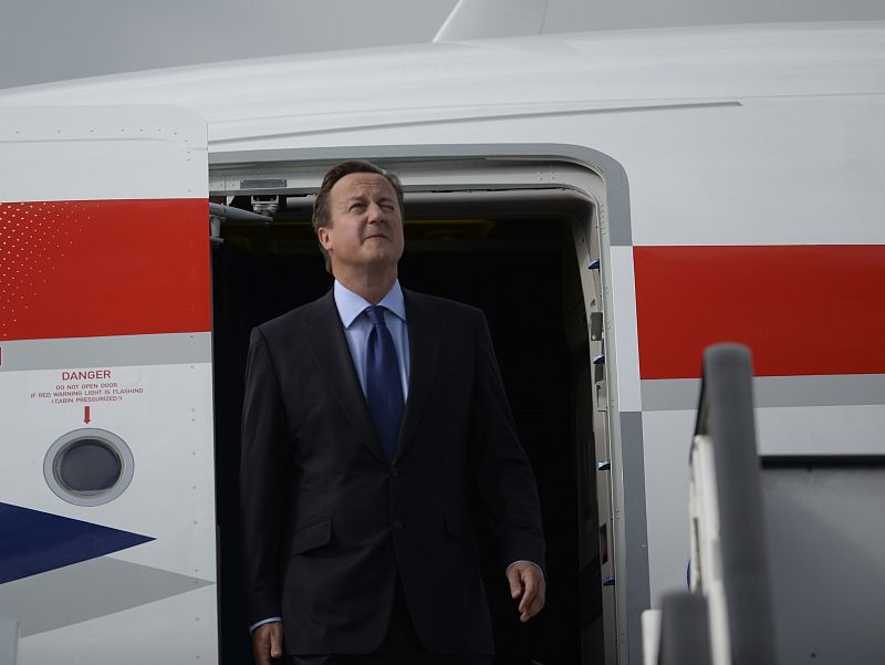 El primer ministro británico, David Cameron, a su llegada al aeropuerto de San Peterburgo