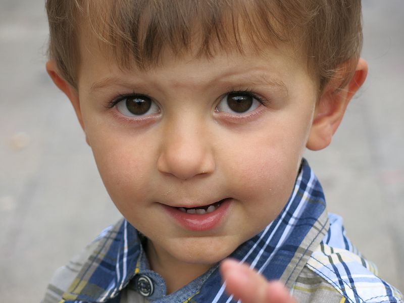 'Let's Clan' atrae a decenas de niños a la Plaza de España en Vitoria