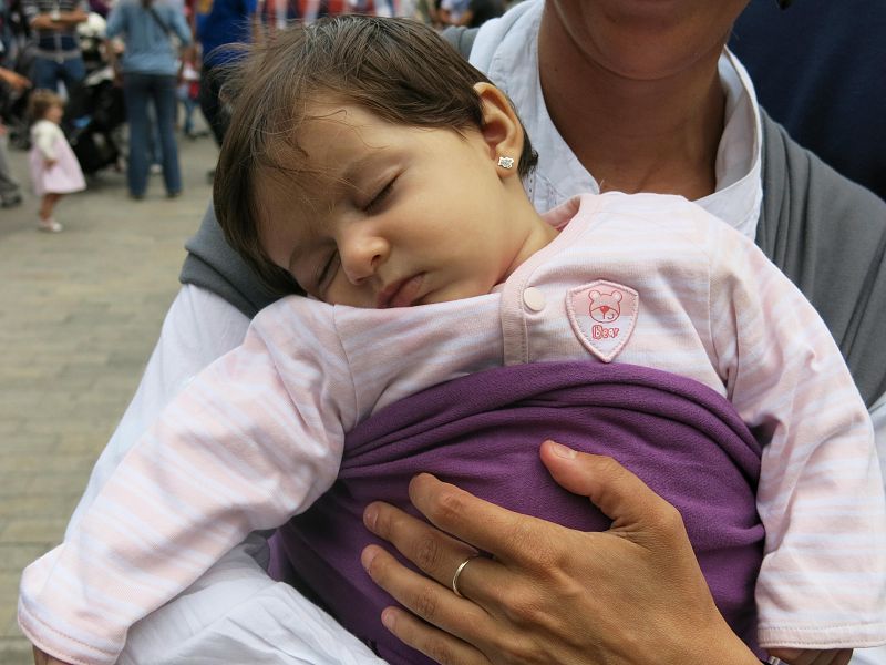 'Let's Clan' atrae a decenas de niños a la Plaza de España en Vitoria