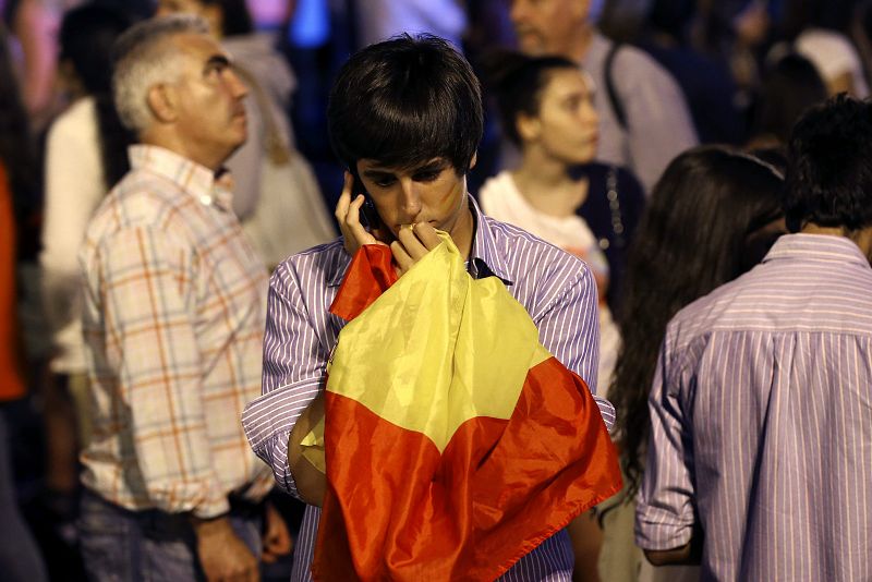 La eliminación fue un jarro de agua fría en la plaza de la Independencia, donde se había congregado la gente para seguir la decisión del CIO.