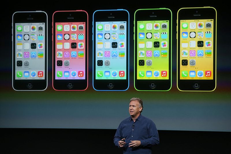 El iPhone  5C estará disponible en cinco colores: azul, verde, rosa, amarillo y  blanco, que se complementarán con seis fundas a elegir en azul, verde, rosa, amarillo, negro y blanco.