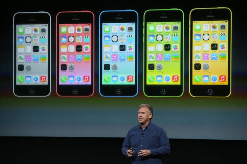 El iPhone  5C estará disponible en cinco colores: azul, verde, rosa, amarillo y  blanco, que se complementarán con seis fundas a elegir en azul, verde, rosa, amarillo, negro y blanco. 