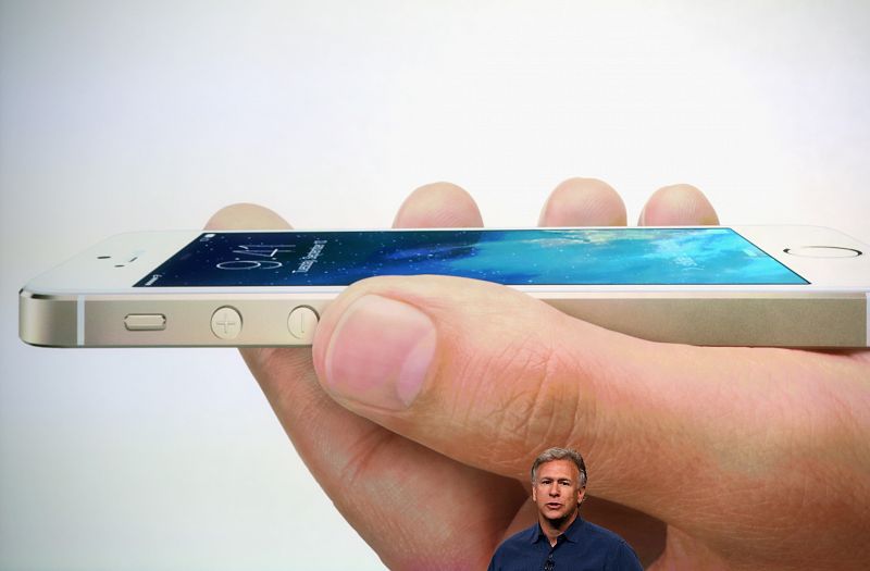 Una imagen general del nuevo iPhone 5S en la presentación de Apple en Cupertino, California.