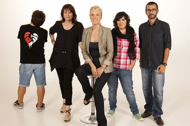 De izquierda a derecha, Juanma Sánchez, Julia Murga, Teresa Viejo, Ana Ferrandis y Juan Luis Martín.