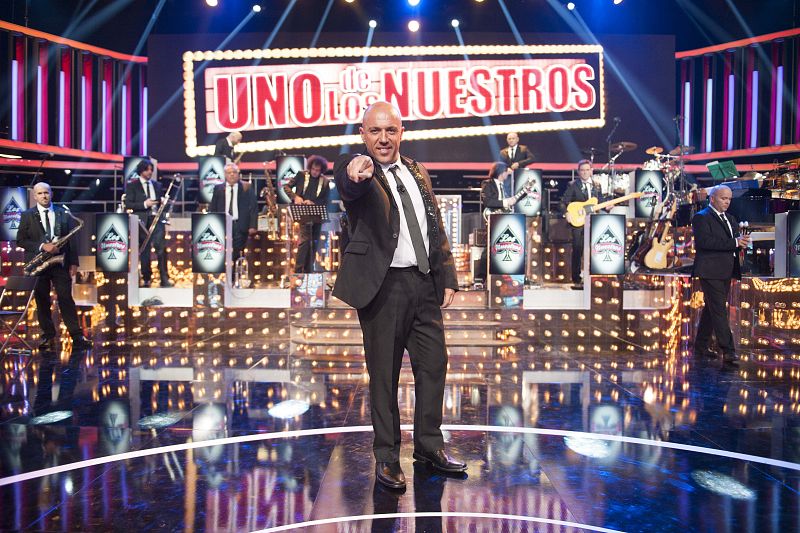 David Simó se encarga de tocar la batería en Los Nuestros