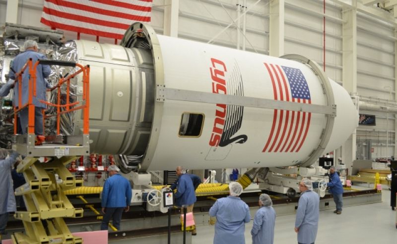 Encapsulado de la Cygnus en su carenado protector