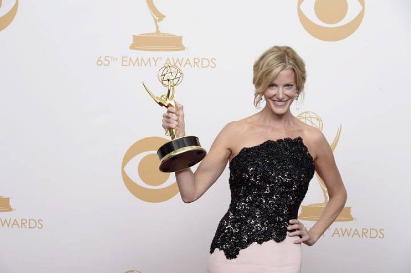 La actriz Anna Gunn, ganadora del premio a Mejor Actriz de Reparto por su papel como 'Skyler' en la serie 'Breaking Bad' 
