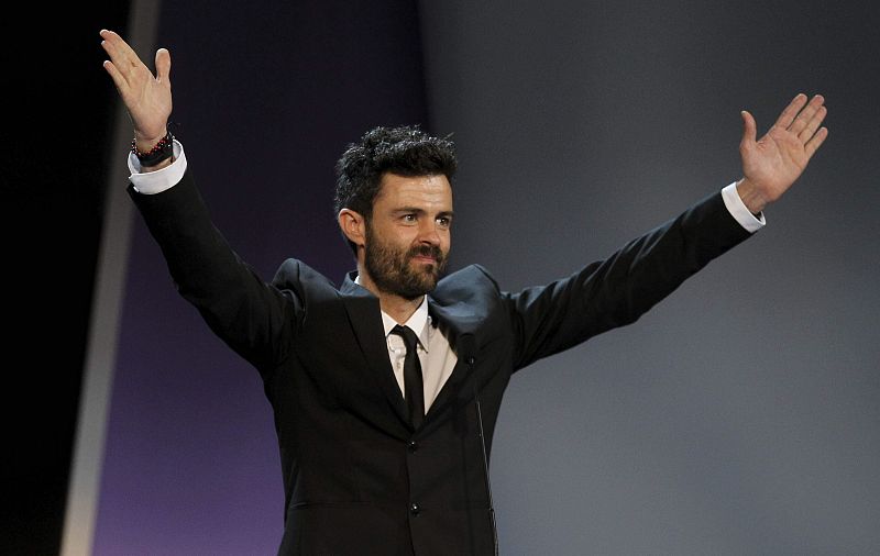 El actor Aitor Merino, tras recibir el Premio Irizar al Cine Vasco