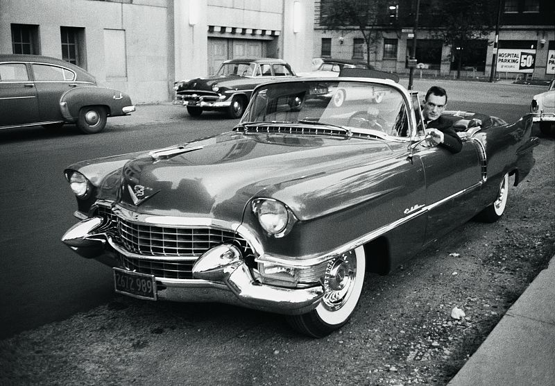 Hefner con un nuevo Cadillac Eldorado, Chicago 1955