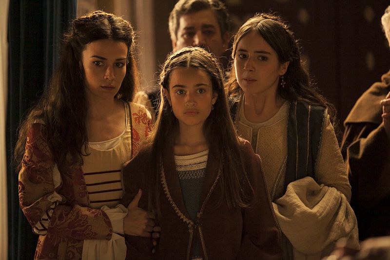 La Princesa Isabel, heredera de Castilla y Aragón hasta ese momento, tampoco se puede perder el momento