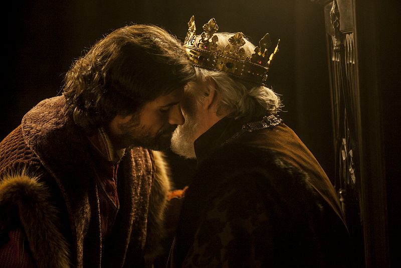 Nos han encantado las escenas entre Fernando y Juan II. La relación entre padre e hijo era muy especial. Dos grandes gobernantes que siempre impusieron su voluntad