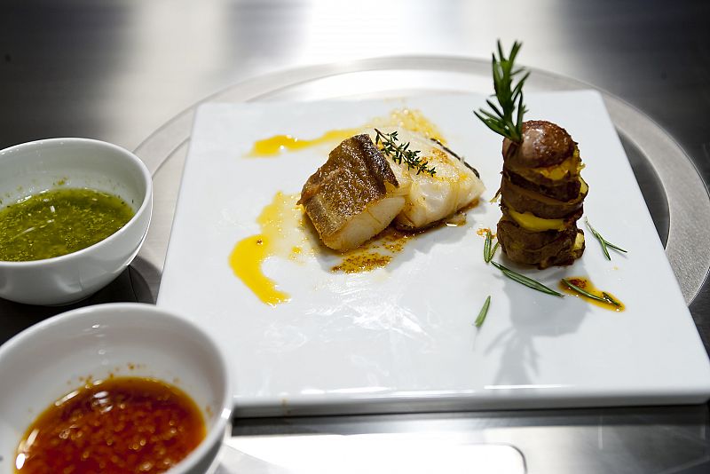 Bacalao con papas arrugadas y mojo picón