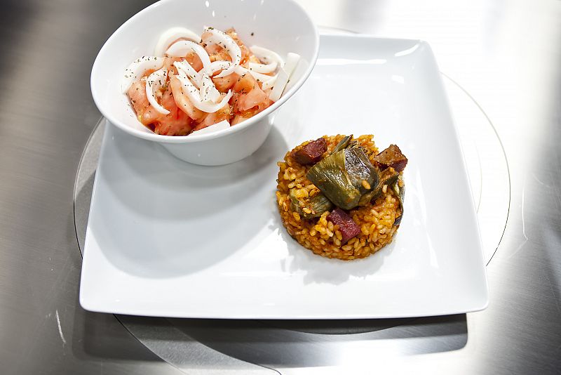 Arroz de sobrasada y alcachofas