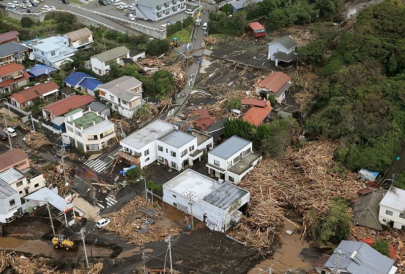 Vista aérea de casas destruidas por la tormenta. El Wipha era temido como el peor tifón en Japón desde hace años