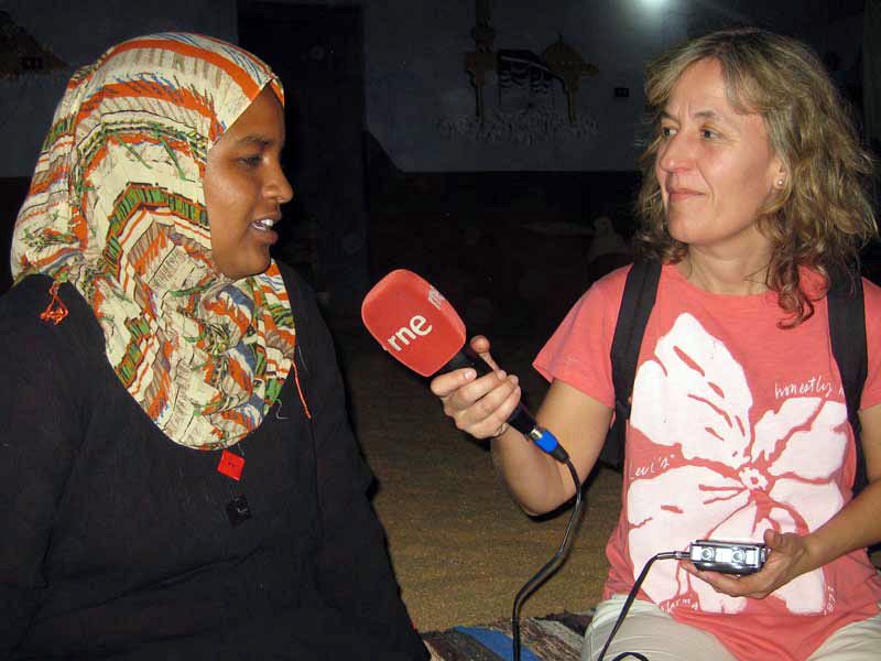 Esther García Tierno entrevista a una mujer nubia en Asuán