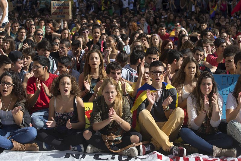 La marcha ha discurrido entre gritos contra el Gobierno y a favor de que las organizaciones de trabajadores convoquen una huelga general en todo el país.