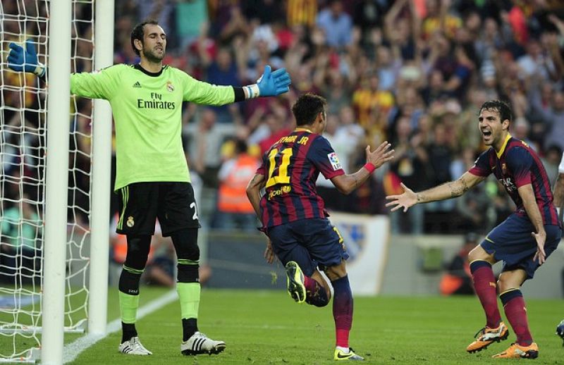 Diego López se lamenta tras encajar el gol de Neymar en el 'clásico'.