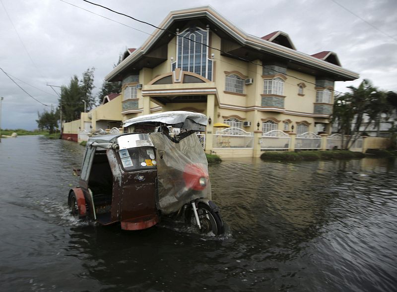 3 MUERTOS Y MILES DE EVACUADOS EN FILIPINAS POR EL TIFÓN MÁS POTENTE DE 2013