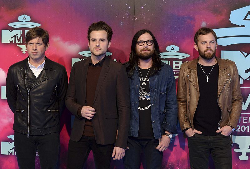 Los miembros de Kings of Leon a su llegada a la gala