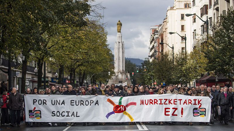 LA CUMBRE SOCIAL VASCA SE MANIFIESTA EN BILBAO CONTRA LOS RECORTES