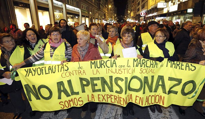 MULTITUDINARIAS MANIFESTACIONES RECORREN ESPAÑA EN PROTESTA POR LOS RECORTES