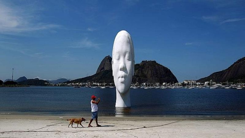 'Wilda', de Jaume Plensa, en la Bahía de Guanabara, Brasil