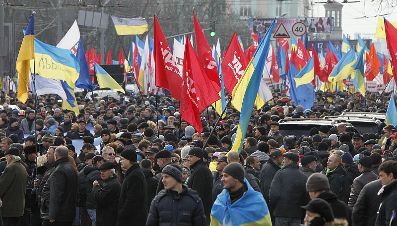 People in support of the EU integration hold a rally in Kiev