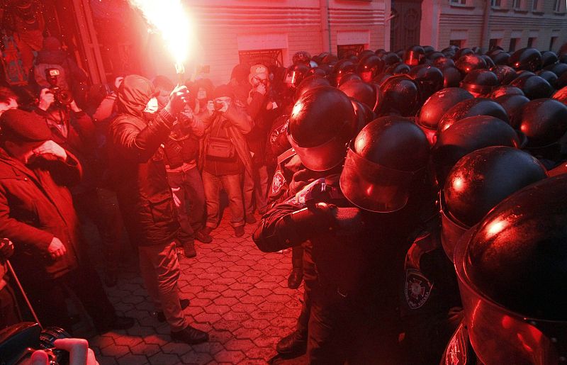 Government opponents continue protests in Ukraine