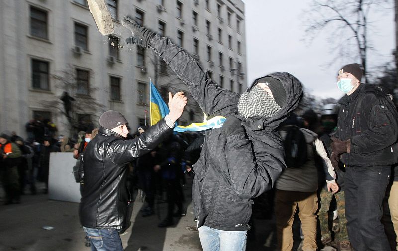 Government opponents continue protests in Ukraine