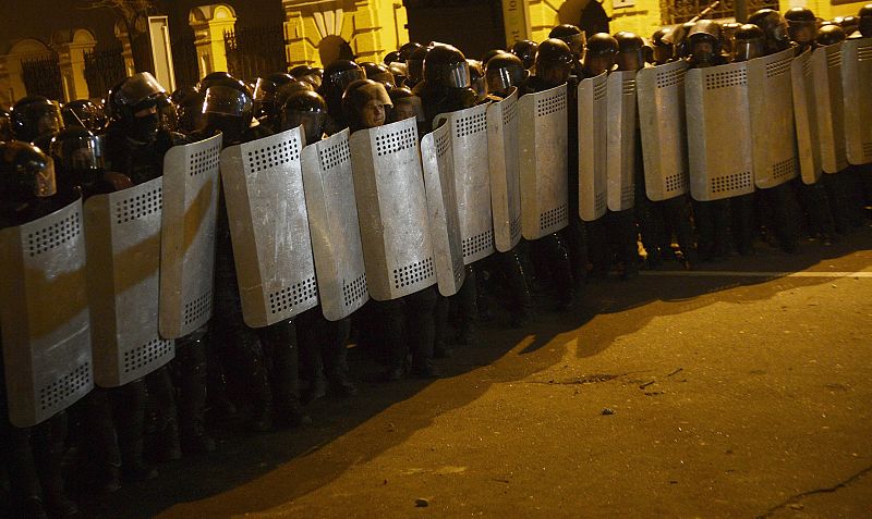 Government opponents continue protests in Ukraine