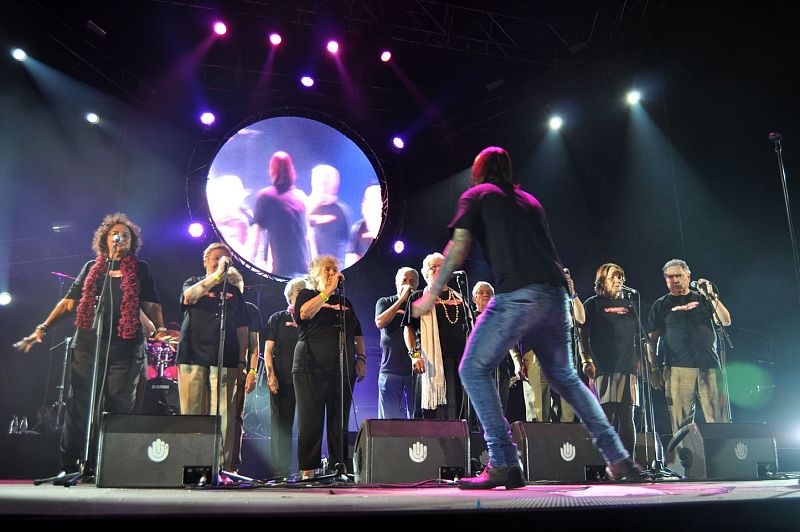 La banda presenta su tema en el Palau Sant Jordi