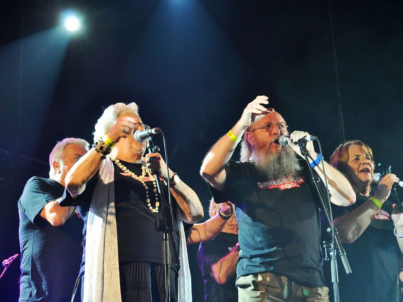 La banda canta el tema Mi Generación