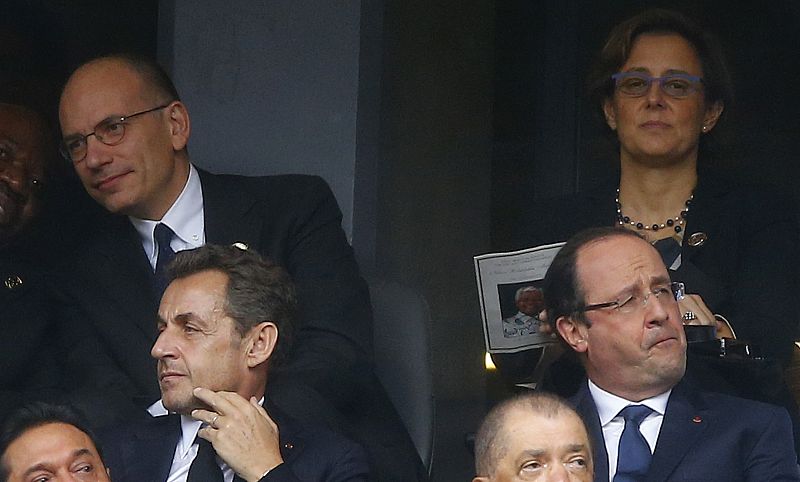 Sarkozy y Hollande, en el funeral por Mandela