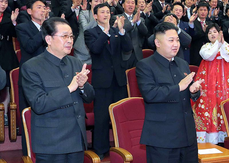 Song-thaek fue considerado una figura clave en el proceso de consolidación en el poder del joven Kim Jong-un, de unos 30 años de edad, desde el fallecimiento del Kim Jong-il hace dos años.