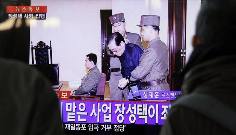  La pobación norcoreana ha podido seguir, a través de la televisión, la condena del tío de su líder Kim Jong-un tras su purga.