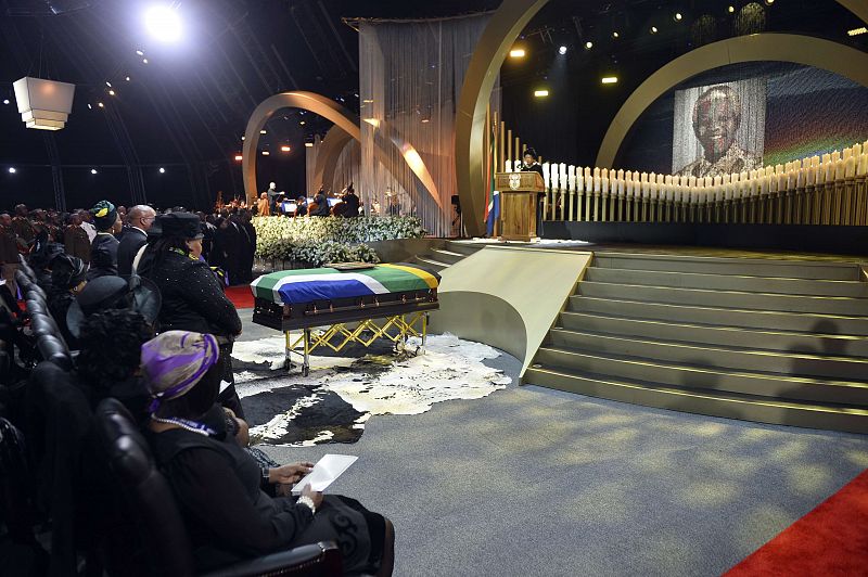 4.500 invitados asisten al funeral en Qunu