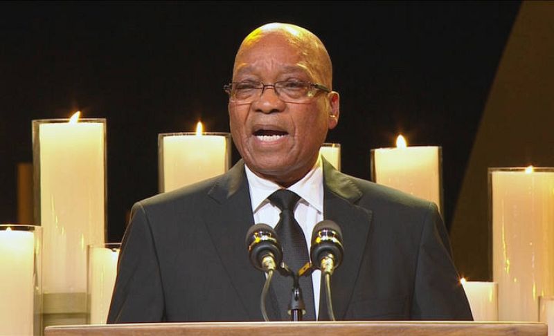 El presidente sudafricano, Jacob Zuma, se dirige a los asistentes. "Solo una palabra: gracias", ha dicho. 