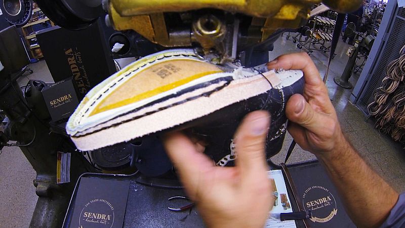 ¿Cómo se hace un par de botas?