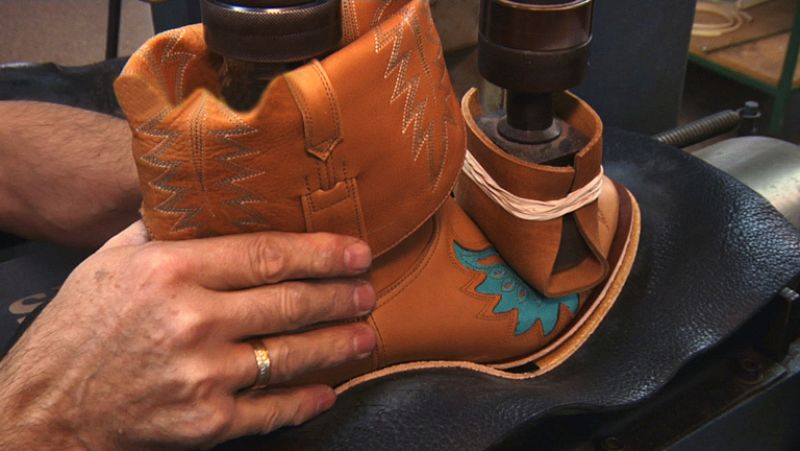 ¿Cómo se hace un par de botas?