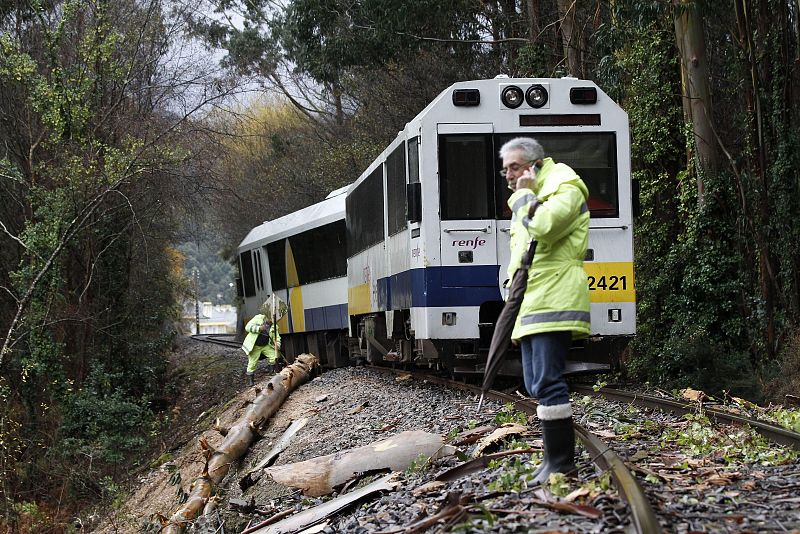 DESCARRILAMIENTO DE UN FEVE EN GALICIA