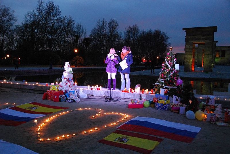 El 21 de diciembre celebraron un acto en el Templo de Debod (Madrid), en memoria de los niños que esperan ser adoptados.