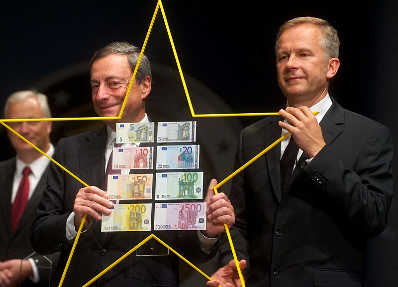 El presidente del BCE, Mario Draghi, junto al presidente del Banco de Letonia, Ilmars Rimsevics, el pasado 12 de septiembre