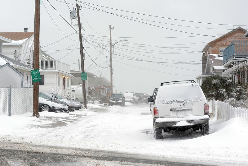 La nieve comienza a acumularse en las calles de varias ciudades de Estados Unidos y Canadá.