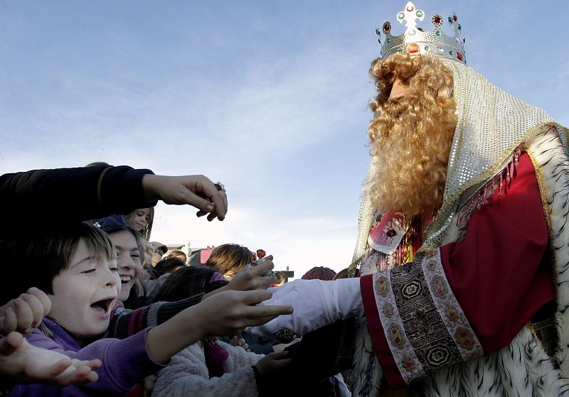 Melchor, Gaspar y Baltasar, han llegado al puerto de Valencia antes de participar en la tradicional Cabalgata por la calles de la ciudad.