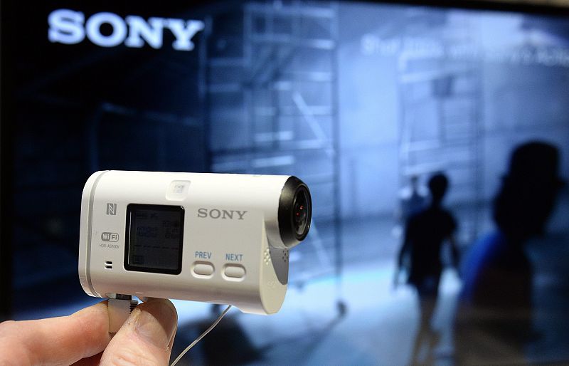 Detalle de una cámara Sony HDR-AS100V
