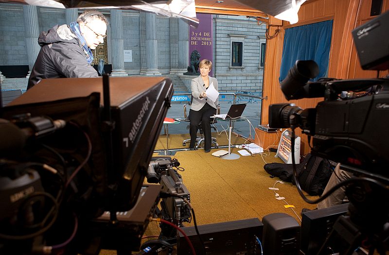 Preparando el plató frente al Congreso de los Diputados, con María Casado como presentadora desde 2012