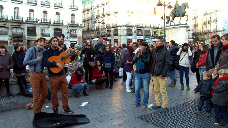Estos hermanos tocan 12 horas diarias