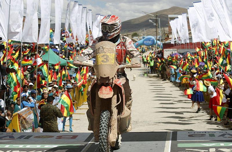 Imagen de archivo del piloto español Joan Barreda en la llegada del Rallly Dakar 2014, a la ciudad de Uyuni, en Bolivia.